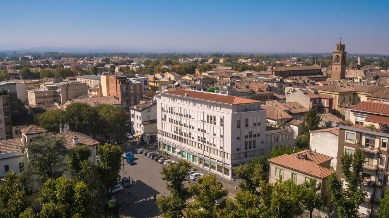 Bnbiz - Coworking Hotel Fiorenzuola d'Arda Exterior photo